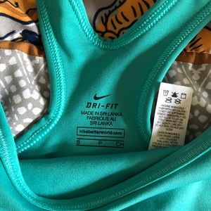 Cute turquoise lNike sports bra.